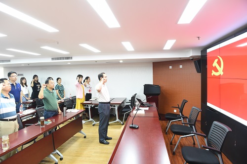 認(rèn)證認(rèn)可技術(shù)研究中心黨總支開展“不忘初心、牢記使命——增強(qiáng)憂患意識、防范風(fēng)險(xiǎn)挑戰(zhàn)，共創(chuàng)認(rèn)證認(rèn)可智庫建設(shè)新局面”專題黨課